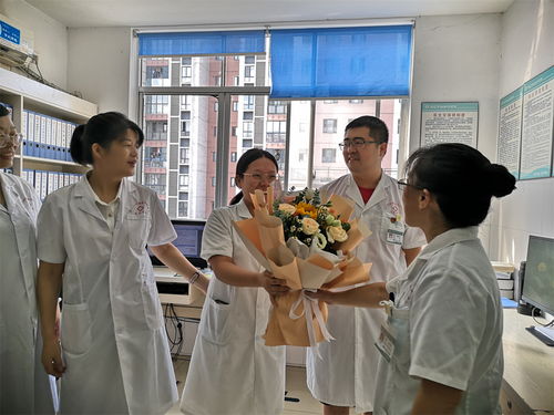 杏林春暖慰仁心 市婦幼保健計劃生育服務(wù)中心開展8.19醫(yī)師節(jié)慰問一線工作者活動